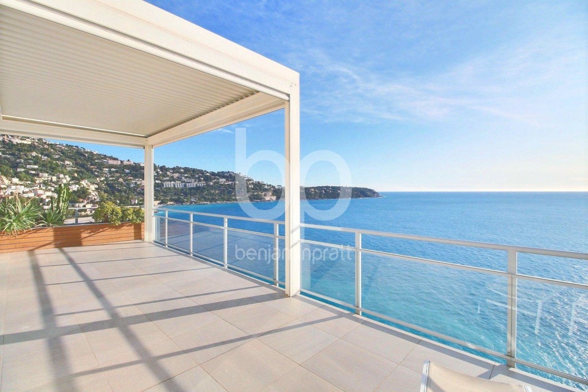 Stan na prodaju - Roquebrune-Cap-Martin, Francuska, Alpes Maritimes. Stan 135m&#178; - 3 spavaće sobe 1 kupaonica prozori sa dvostrukim oknima, klimatizacija, bazen za plivanje, terasa, zapadna orijentacija, pogled na more Cijena stan: 2400000 EUR 30.1.2020 1705523. Pronađite više nekretnina na lokaciji Roquebrune-Cap-Martin