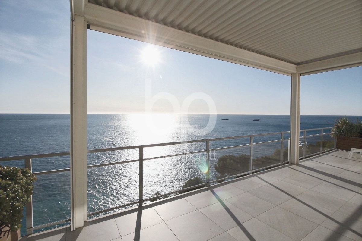 Stan na prodaju - Roquebrune-Cap-Martin, Francuska, Alpes Maritimes. Stan 135m&#178; - 3 spavaće sobe 1 kupaonica prozori sa dvostrukim oknima, klimatizacija, bazen za plivanje, terasa, zapadna orijentacija, pogled na more Cijena stan: 2400000 EUR 30.1.2020 1705523. Pronađite više nekretnina na lokaciji Roquebrune-Cap-Martin