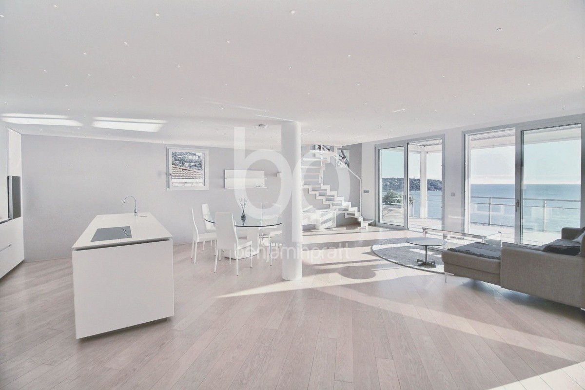 Stan na prodaju - Roquebrune-Cap-Martin, Francuska, Alpes Maritimes. Stan 135m&#178; - 3 spavaće sobe 1 kupaonica prozori sa dvostrukim oknima, klimatizacija, bazen za plivanje, terasa, zapadna orijentacija, pogled na more Cijena stan: 2400000 EUR 30.1.2020 1705523. Pronađite više nekretnina na lokaciji Roquebrune-Cap-Martin