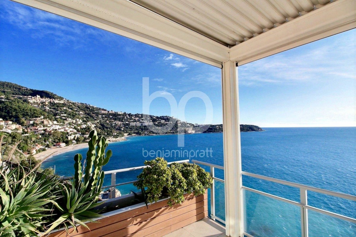 Stan na prodaju - Roquebrune-Cap-Martin, Francuska, Alpes Maritimes. Stan 135m&#178; - 3 spavaće sobe 1 kupaonica prozori sa dvostrukim oknima, klimatizacija, bazen za plivanje, terasa, zapadna orijentacija, pogled na more Cijena stan: 2400000 EUR 30.1.2020 1705523. Pronađite više nekretnina na lokaciji Roquebrune-Cap-Martin