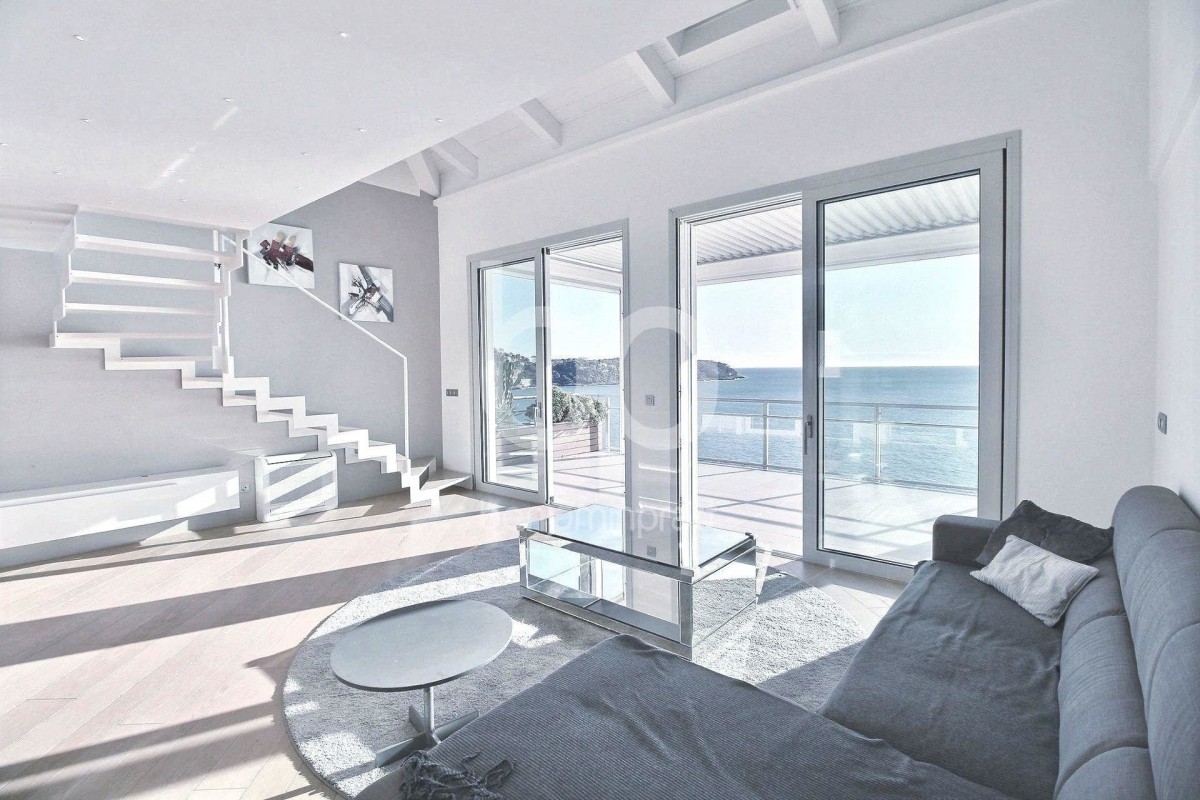 Stan na prodaju - Roquebrune-Cap-Martin, Francuska, Alpes Maritimes. Stan 135m&#178; - 3 spavaće sobe 1 kupaonica prozori sa dvostrukim oknima, klimatizacija, bazen za plivanje, terasa, zapadna orijentacija, pogled na more Cijena stan: 2400000 EUR 30.1.2020 1705523. Pronađite više nekretnina na lokaciji Roquebrune-Cap-Martin