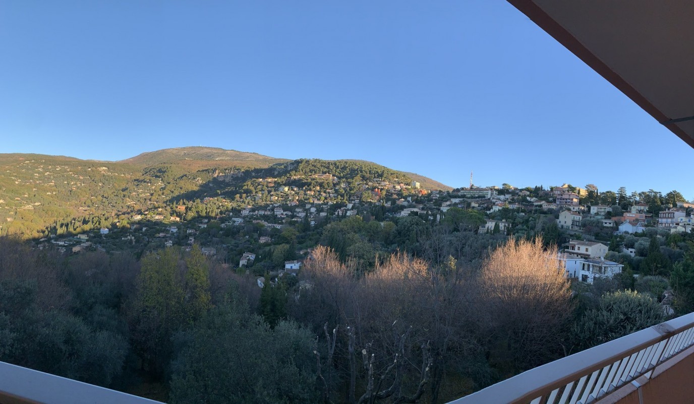 Achat et Vente Immobilière Grasse France. Vente et achat appartement 3 pièces fenêtres double vitrage, terrasse, orientation ouest, vue sur la mer 80m&#178; à Grasse. Annonces immobilières Grasse Alpes-Maritimes. 250000 EUR 31.1.2020 1705889