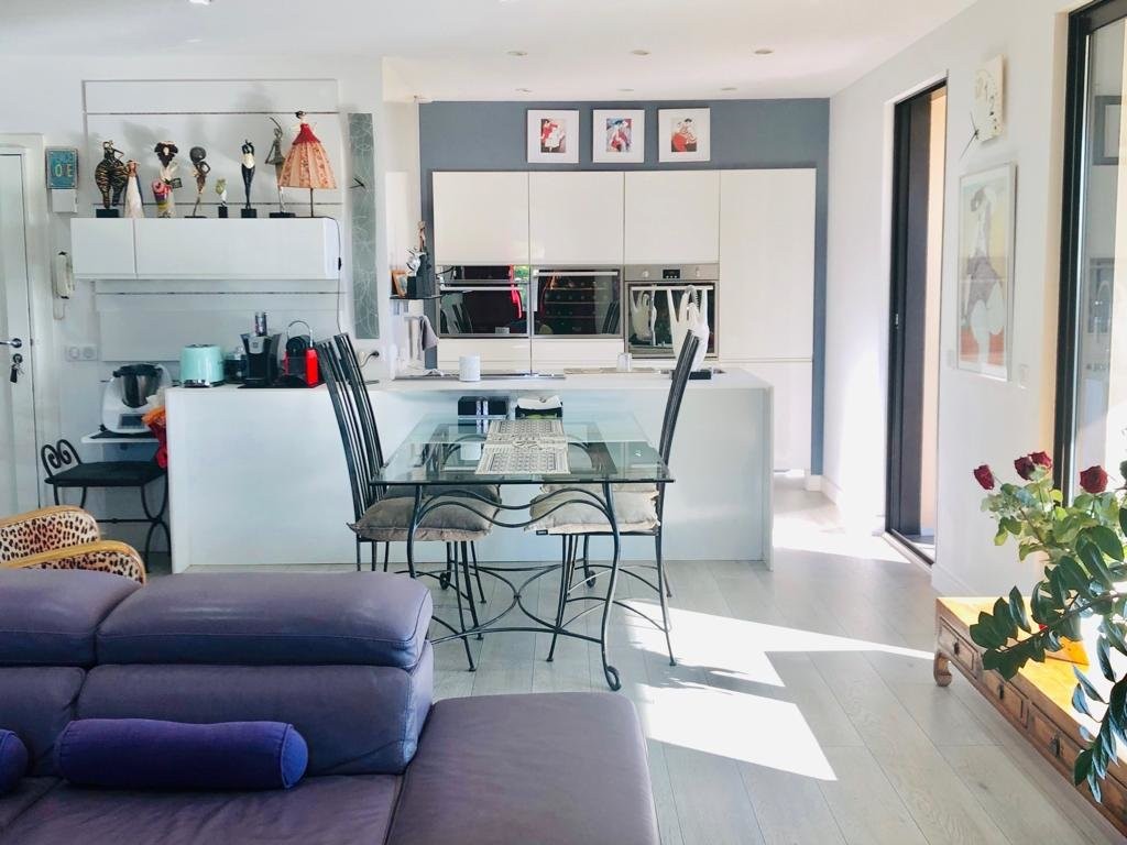 Villeneuve-Loubet: Stan za najam. stan 2 spavaće sobe 1 kupaonica prozori sa dvostrukim oknima, klimatizacija, namješteno, južna orijentacija, zapadna orijentacija, pogled na more.. Iznajmljuje se u grade Villeneuve-Loubet, Francuska, Alpes Maritimes 1.2.2020 Cijena nekretnine: 1500 EUR 1706008. Stan u najam.