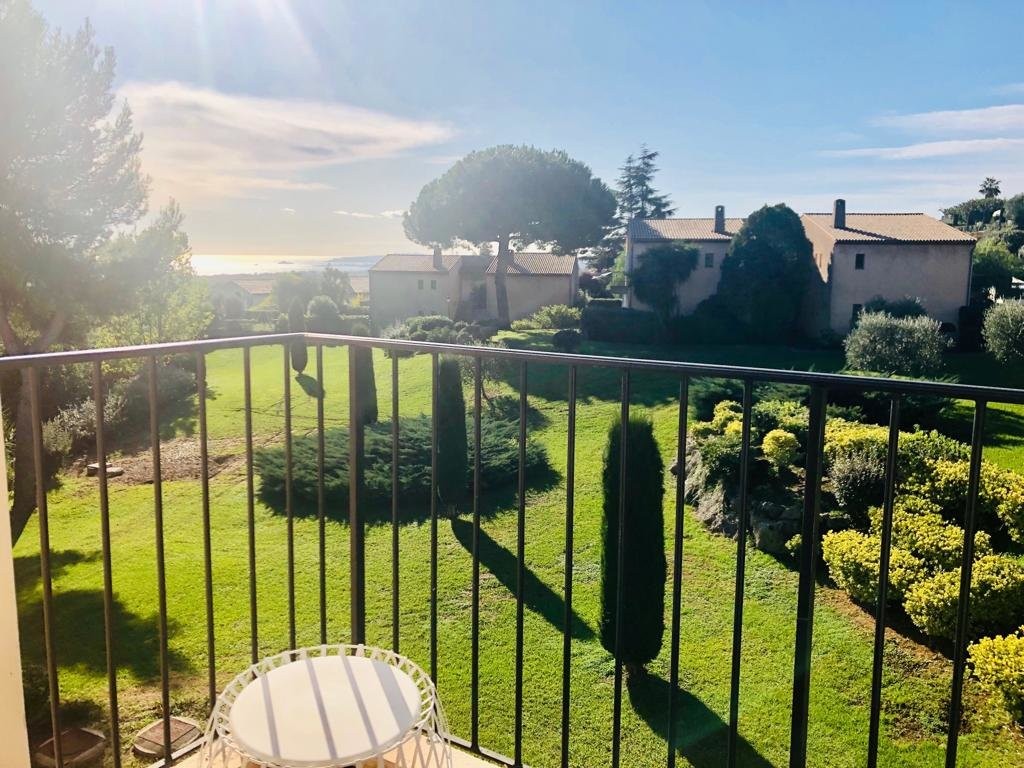 Villeneuve-Loubet: Stan za najam. stan 2 spavaće sobe 1 kupaonica prozori sa dvostrukim oknima, klimatizacija, namješteno, južna orijentacija, zapadna orijentacija, pogled na more.. Iznajmljuje se u grade Villeneuve-Loubet, Francuska, Alpes Maritimes 1.2.2020 Cijena nekretnine: 1500 EUR 1706008. Stan u najam.