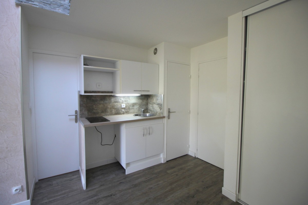 For sale Apartment 24m&#178; in Cagnes sur Mer Alpes Maritimes. Apartment 1 bathroom, 1 bedroom, double pane windows, swimming pool, terrace, garden view. Price to Buy a Apartment is 127000 EUR. In Cagnes sur Mer for sale Apartment. Apartment was published on sales list 5.2.2020 1706325. Selling Apartment in Cagnes sur Mer Alpes Maritimes, France.