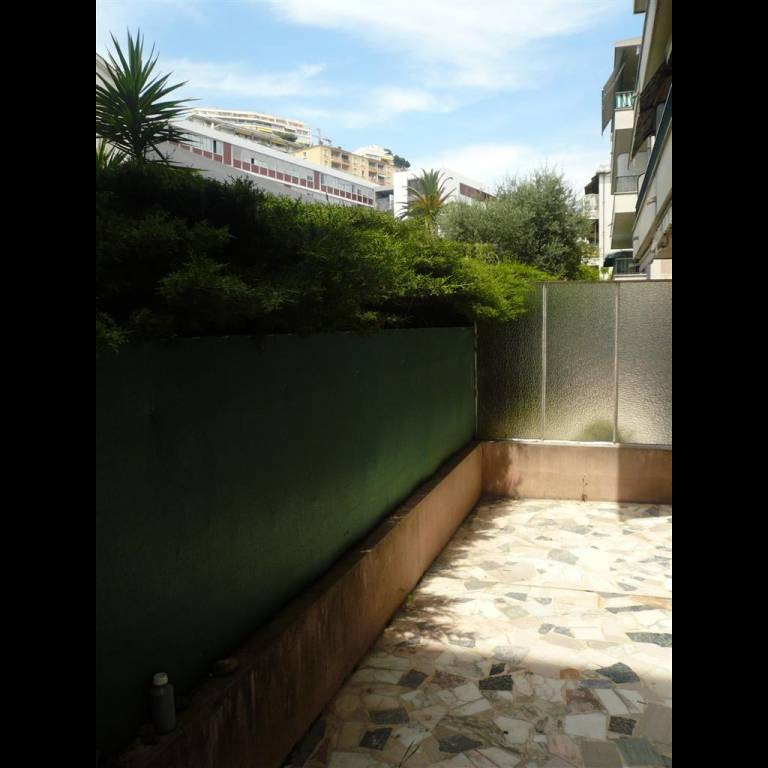 Mid to Long-Term rent apartment in Nice 510 EUR. Search landlords, facilitates for long-term home rental from agents in Nice Alpes Maritimes. Apartment 1 room 34m&#178;. Liveonriviera.com one of leading accommodation marketplaces for unfurnished and furnished long term rentals. This apartment in Nice is 6.2.2020, 1706373.