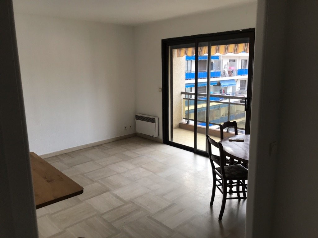 Pronájem bytu 2+1 44m&#178; 1 ložnice klimatizace, západní orientace v Juan-les-Pins, Alpes Maritimes, Francii. Pronájem bytu 44m&#178; v Juan-les-Pins - Francii. Největší nabídka dlouhodobých pronájmů - Francii. Nemovitost je pronajímána MY LITTLE COTE D'AZUR v Juan-les-Pins Francii 710 EUR 7.2.2020, 1706425