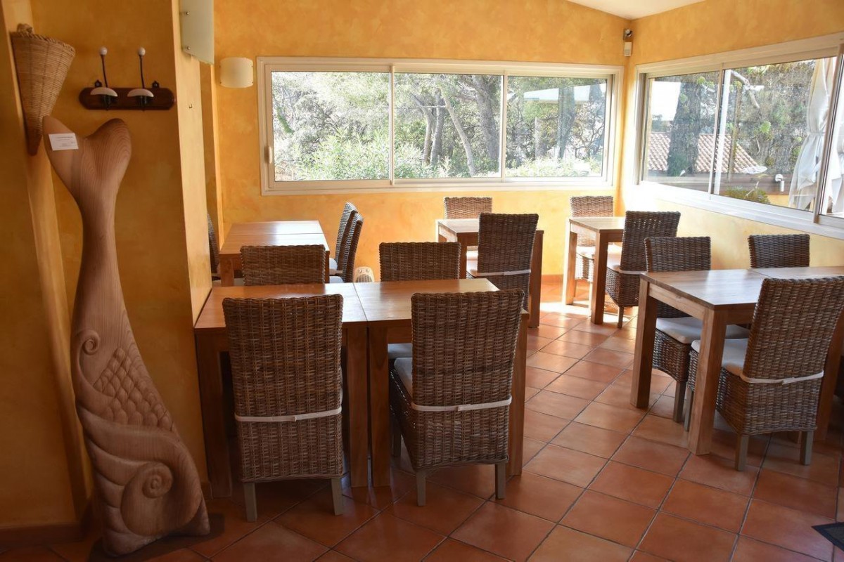 Hotel te koop in Sainte-Maxime, Var. Koop hotel - in Sainte-Maxime, Var, dubbele beglazing, airconditioning, bemeubeld, zeezicht,, 1643000 EUR 8.2.2020 1706485. Hotel te koop in Sainte-Maxime, Frankrijk.