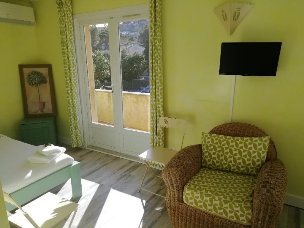 Hotel te koop in Sainte-Maxime, Var. Koop hotel - in Sainte-Maxime, Var, dubbele beglazing, airconditioning, bemeubeld, zeezicht,, 1643000 EUR 8.2.2020 1706485. Hotel te koop in Sainte-Maxime, Frankrijk.