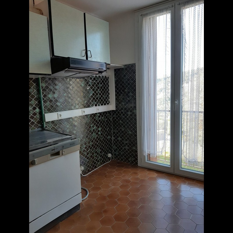 Апартамент Продажба на имоти във Грас, четири стаи Франция Alpes Maritimes. 10.2.2020 Имоти за продан. 1706618 125000 EUR.