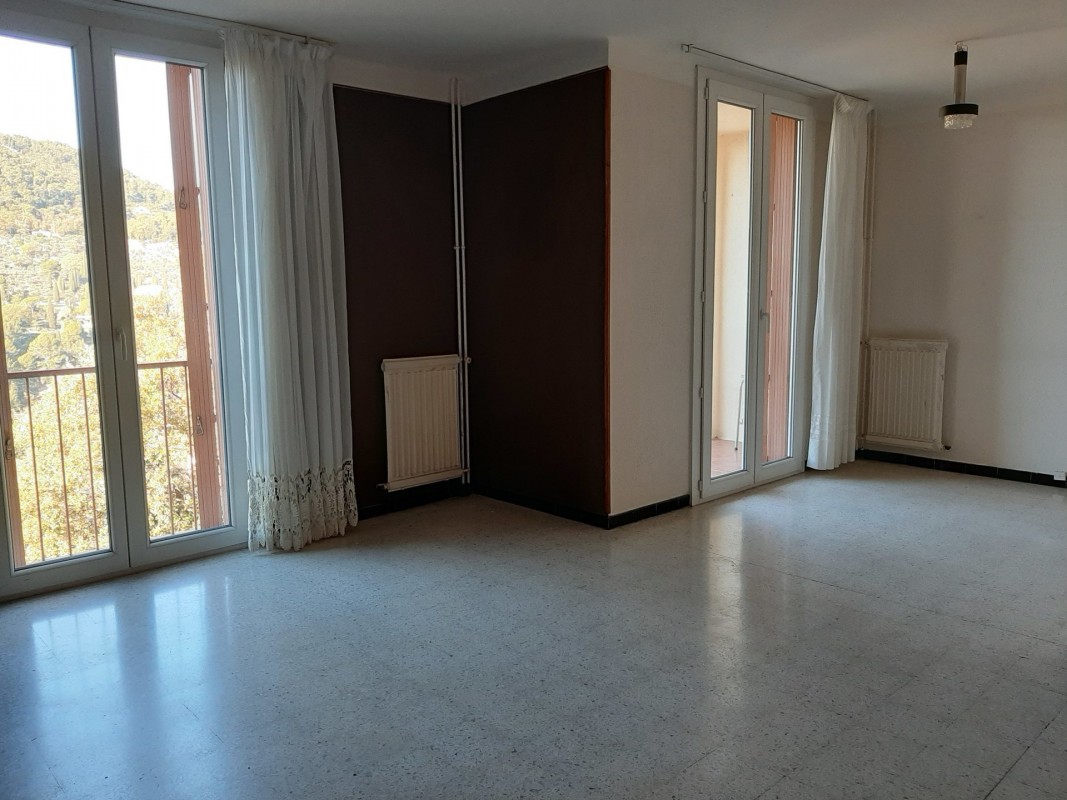 Апартамент Продажба на имоти във Грас, четири стаи Франция Alpes Maritimes. 10.2.2020 Имоти за продан. 1706618 125000 EUR.
