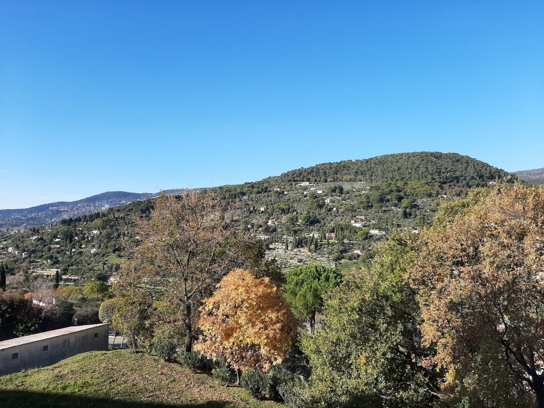 Апартамент Продажба на имоти във Грас, четири стаи Франция Alpes Maritimes. 10.2.2020 Имоти за продан. 1706618 125000 EUR.
