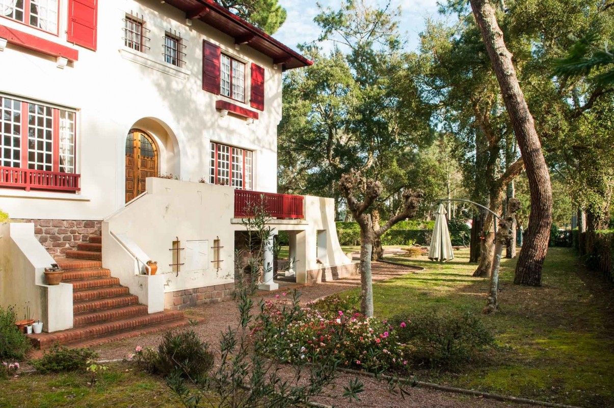 Achat et Vente Immobilière Soorts-Hossegor France. Vente et achat villa chambre de service, orientation sud, orientation ouest 260m² à Soorts-Hossegor. Annonces immobilières Soorts-Hossegor. 2100000 EUR 11.2.2020 1706712