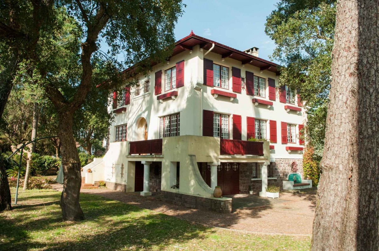 Achat et Vente Immobilière Soorts-Hossegor France. Vente et achat villa chambre de service, orientation sud, orientation ouest 260m² à Soorts-Hossegor. Annonces immobilières Soorts-Hossegor. 2100000 EUR 11.2.2020 1706712