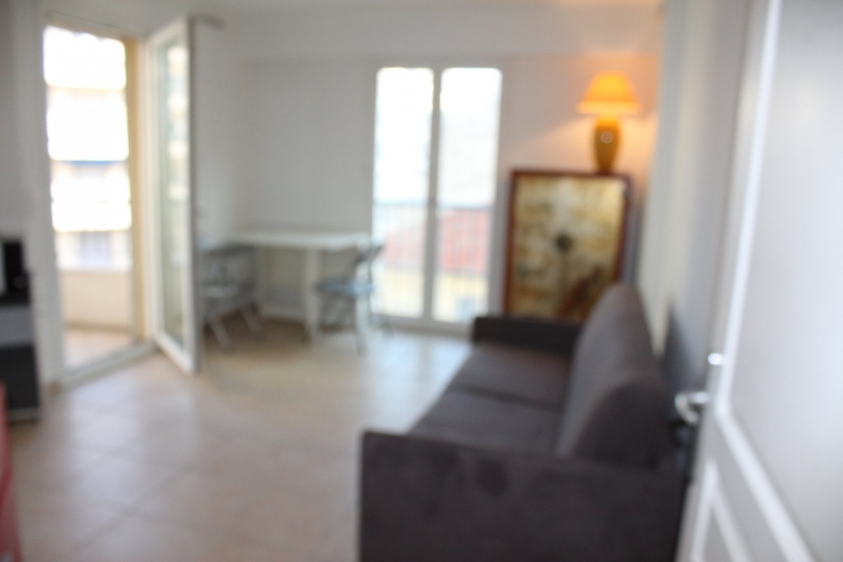 Mid to Long-Term rent apartment in Nice 560 EUR. Search landlords, facilitates for long-term home rental from agents in Nice Alpes Maritimes. Apartment 1 room 27m&#178; double pane windows, furnished, east oriented, west orientation. Liveonriviera.com one of leading accommodation marketplaces for unfurnished and furnished long term rentals. This apartment in Nice is 4.3.2020, 1706919.