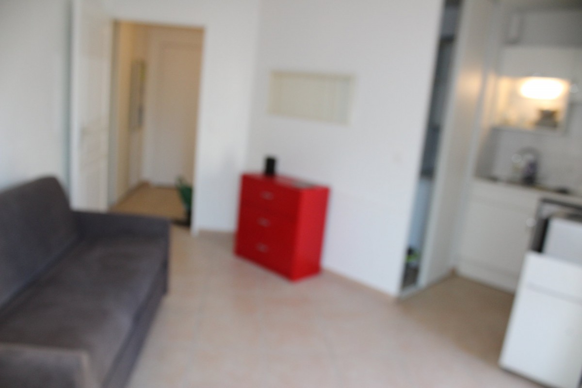 Mid to Long-Term rent apartment in Nice 560 EUR. Search landlords, facilitates for long-term home rental from agents in Nice Alpes Maritimes. Apartment 1 room 27m&#178; double pane windows, furnished, east oriented, west orientation. Liveonriviera.com one of leading accommodation marketplaces for unfurnished and furnished long term rentals. This apartment in Nice is 4.3.2020, 1706919.