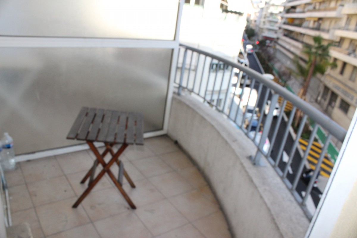 Mid to Long-Term rent apartment in Nice 560 EUR. Search landlords, facilitates for long-term home rental from agents in Nice Alpes Maritimes. Apartment 1 room 27m&#178; double pane windows, furnished, east oriented, west orientation. Liveonriviera.com one of leading accommodation marketplaces for unfurnished and furnished long term rentals. This apartment in Nice is 4.3.2020, 1706919.