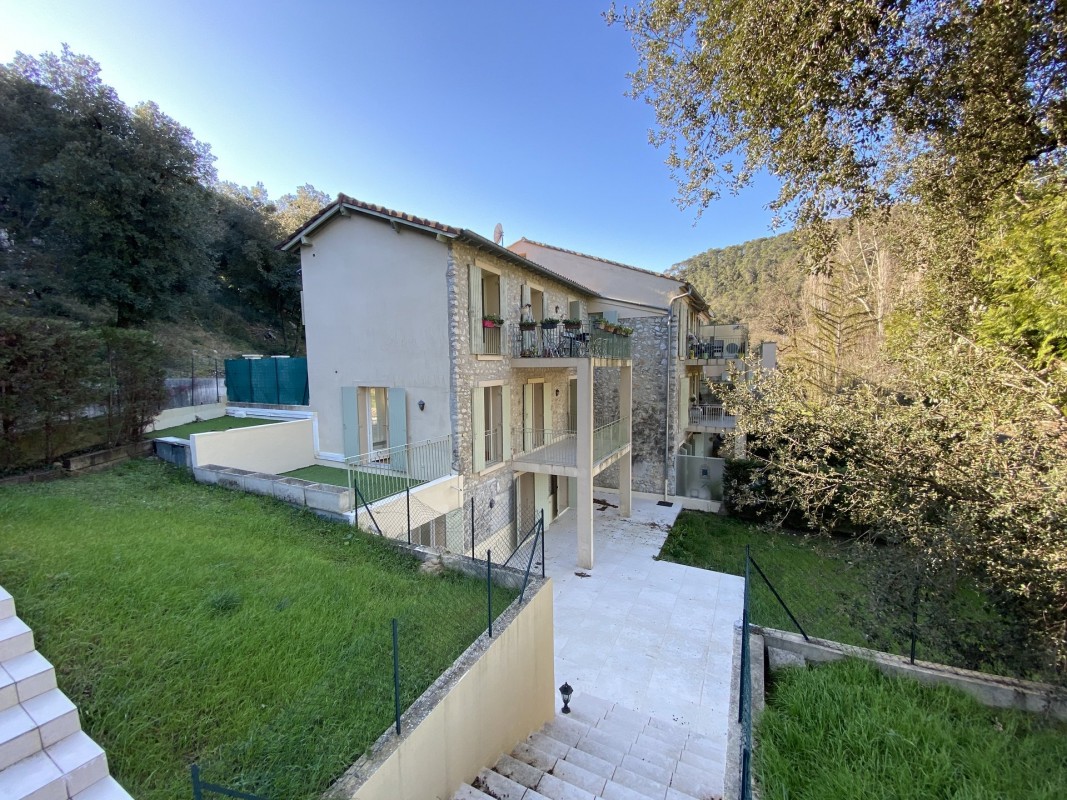 Appartement 125m&#178; te koop in La Colle-sur-Loup, Cote d'Azur - Zuid Frankrijk. Koop appartement 125m&#178; - 3 slaapkamers in La Colle-sur-Loup, Cote d'Azur - Zuid Frankrijk, 1 badkamer zwembad,, 498000 EUR 4.3.2020 1706949. Appartement te koop in La Colle-sur-Loup, Frankrijk.