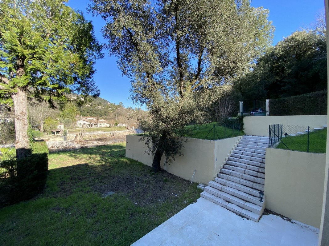 Appartement 125m&#178; te koop in La Colle-sur-Loup, Cote d'Azur - Zuid Frankrijk. Koop appartement 125m&#178; - 3 slaapkamers in La Colle-sur-Loup, Cote d'Azur - Zuid Frankrijk, 1 badkamer zwembad,, 498000 EUR 4.3.2020 1706949. Appartement te koop in La Colle-sur-Loup, Frankrijk.
