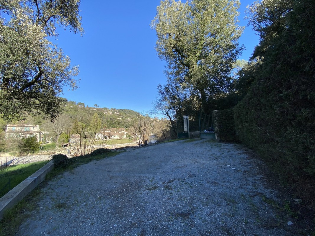 Appartement 125m&#178; te koop in La Colle-sur-Loup, Cote d'Azur - Zuid Frankrijk. Koop appartement 125m&#178; - 3 slaapkamers in La Colle-sur-Loup, Cote d'Azur - Zuid Frankrijk, 1 badkamer zwembad,, 498000 EUR 4.3.2020 1706949. Appartement te koop in La Colle-sur-Loup, Frankrijk.