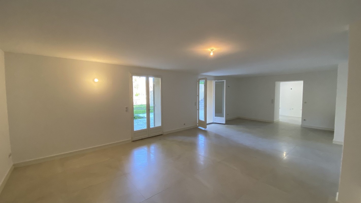 Appartement 125m&#178; te koop in La Colle-sur-Loup, Cote d'Azur - Zuid Frankrijk. Koop appartement 125m&#178; - 3 slaapkamers in La Colle-sur-Loup, Cote d'Azur - Zuid Frankrijk, 1 badkamer zwembad,, 498000 EUR 4.3.2020 1706949. Appartement te koop in La Colle-sur-Loup, Frankrijk.