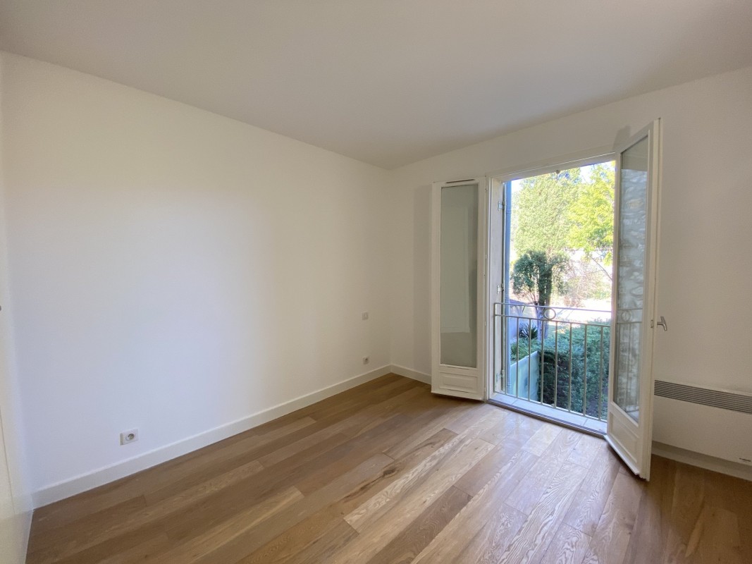 Appartement 125m&#178; te koop in La Colle-sur-Loup, Cote d'Azur - Zuid Frankrijk. Koop appartement 125m&#178; - 3 slaapkamers in La Colle-sur-Loup, Cote d'Azur - Zuid Frankrijk, 1 badkamer zwembad,, 498000 EUR 4.3.2020 1706949. Appartement te koop in La Colle-sur-Loup, Frankrijk.