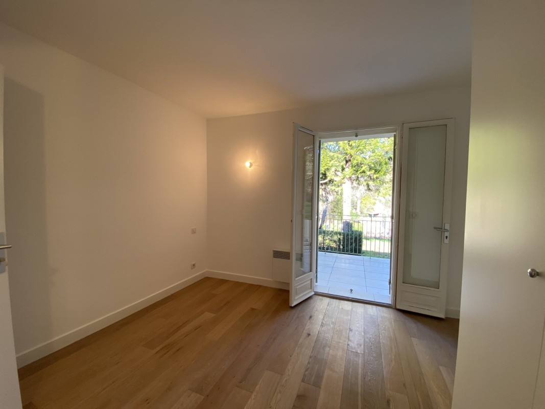 Appartement 125m&#178; te koop in La Colle-sur-Loup, Cote d'Azur - Zuid Frankrijk. Koop appartement 125m&#178; - 3 slaapkamers in La Colle-sur-Loup, Cote d'Azur - Zuid Frankrijk, 1 badkamer zwembad,, 498000 EUR 4.3.2020 1706949. Appartement te koop in La Colle-sur-Loup, Frankrijk.