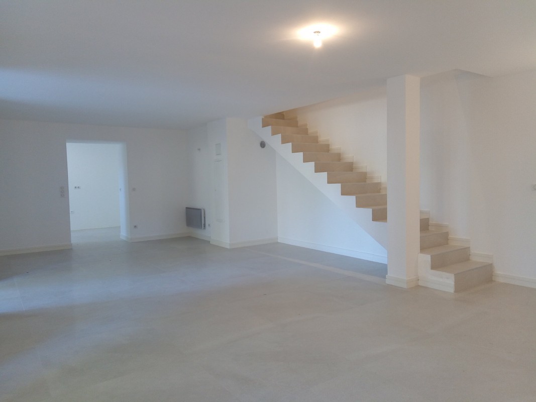 Appartement 125m&#178; te koop in La Colle-sur-Loup, Cote d'Azur - Zuid Frankrijk. Koop appartement 125m&#178; - 3 slaapkamers in La Colle-sur-Loup, Cote d'Azur - Zuid Frankrijk, 1 badkamer zwembad,, 498000 EUR 4.3.2020 1706949. Appartement te koop in La Colle-sur-Loup, Frankrijk.