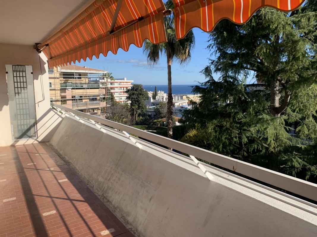 Mid to Long-Term rent apartment in Nice 730 EUR. Search landlords, facilitates for long-term home rental from agents in Nice Alpes Maritimes. Apartment 1 bedroom 60m&#178; double pane windows, terrace, west orientation, sea views. Liveonriviera.com one of leading accommodation marketplaces for unfurnished and furnished long term rentals. This apartment in Nice is 4.3.2020, 1707012.