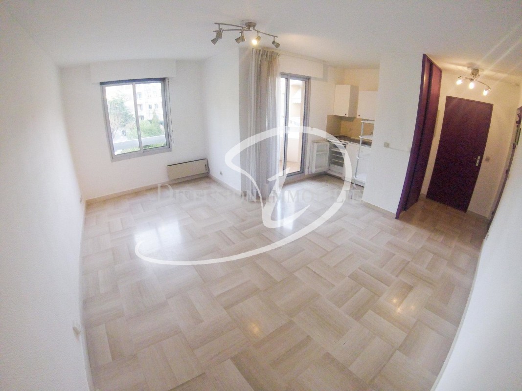 Mid to Long-Term rent apartment in Nice 496 EUR. Search landlords, facilitates for long-term home rental from agents in Nice Alpes Maritimes. Apartment 1 room 26m&#178; swimming pool, north oriented. Liveonriviera.com one of leading accommodation marketplaces for unfurnished and furnished long term rentals. This apartment in Nice is 4.3.2020, 1707021.