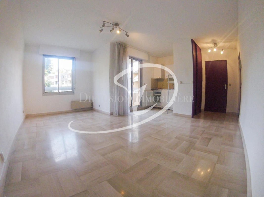 Mid to Long-Term rent apartment in Nice 496 EUR. Search landlords, facilitates for long-term home rental from agents in Nice Alpes Maritimes. Apartment 1 room 26m&#178; swimming pool, north oriented. Liveonriviera.com one of leading accommodation marketplaces for unfurnished and furnished long term rentals. This apartment in Nice is 4.3.2020, 1707021.