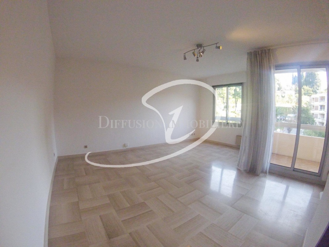 Mid to Long-Term rent apartment in Nice 496 EUR. Search landlords, facilitates for long-term home rental from agents in Nice Alpes Maritimes. Apartment 1 room 26m&#178; swimming pool, north oriented. Liveonriviera.com one of leading accommodation marketplaces for unfurnished and furnished long term rentals. This apartment in Nice is 4.3.2020, 1707021.