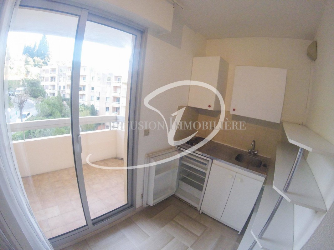 Mid to Long-Term rent apartment in Nice 496 EUR. Search landlords, facilitates for long-term home rental from agents in Nice Alpes Maritimes. Apartment 1 room 26m&#178; swimming pool, north oriented. Liveonriviera.com one of leading accommodation marketplaces for unfurnished and furnished long term rentals. This apartment in Nice is 4.3.2020, 1707021.