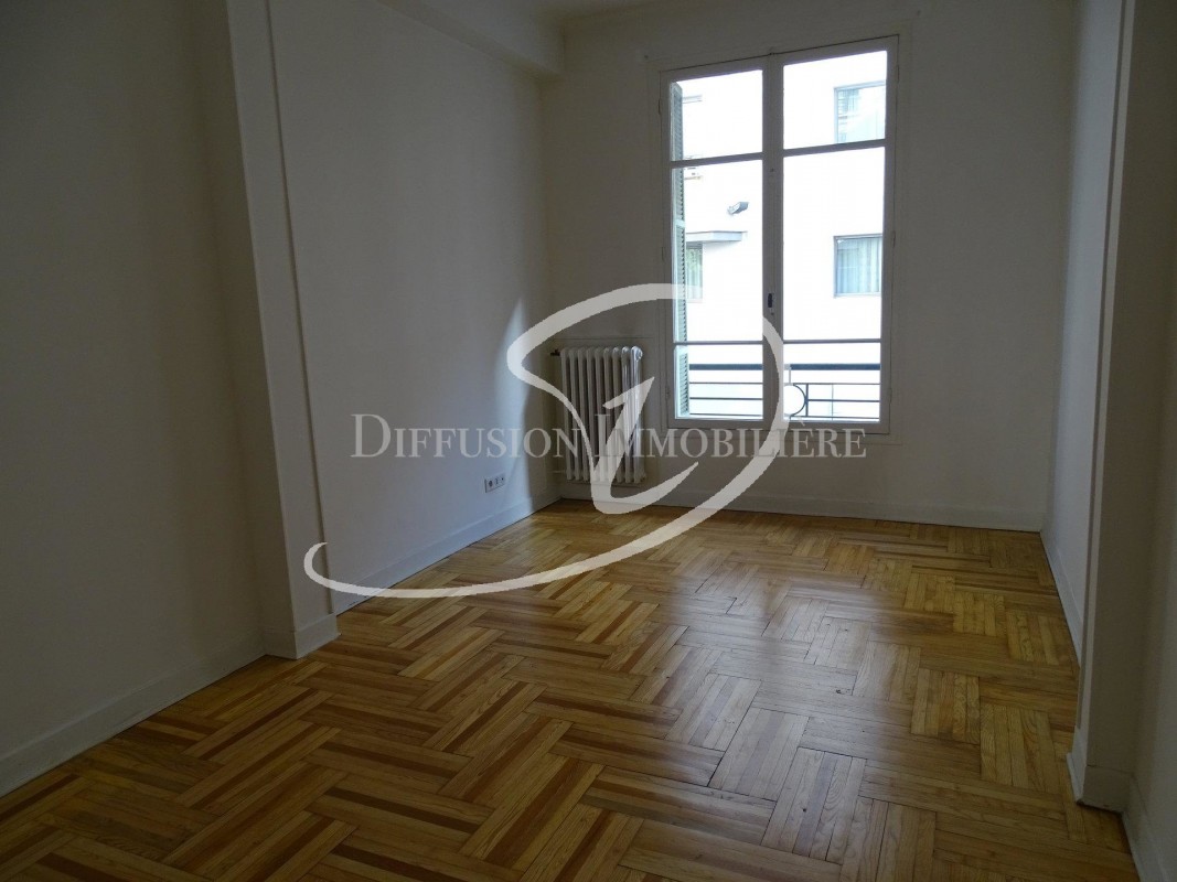 Mid to Long-Term rent apartment in Nice 924 EUR. Search landlords, facilitates for long-term home rental from agents in Nice Alpes Maritimes. Apartment 2 bedrooms 63m&#178; 1 bathroom east oriented, south oriented. Liveonriviera.com one of leading accommodation marketplaces for unfurnished and furnished long term rentals. This apartment in Nice is 4.3.2020, 1707025.