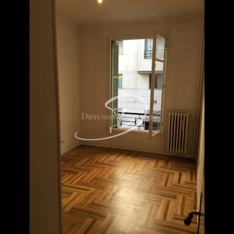 Mid to Long-Term rent apartment in Nice 924 EUR. Search landlords, facilitates for long-term home rental from agents in Nice Alpes Maritimes. Apartment 2 bedrooms 63m&#178; 1 bathroom east oriented, south oriented. Liveonriviera.com one of leading accommodation marketplaces for unfurnished and furnished long term rentals. This apartment in Nice is 4.3.2020, 1707025.