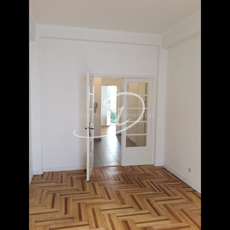 Mid to Long-Term rent apartment in Nice 924 EUR. Search landlords, facilitates for long-term home rental from agents in Nice Alpes Maritimes. Apartment 2 bedrooms 63m&#178; 1 bathroom east oriented, south oriented. Liveonriviera.com one of leading accommodation marketplaces for unfurnished and furnished long term rentals. This apartment in Nice is 4.3.2020, 1707025.