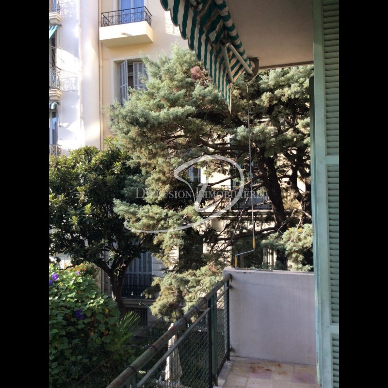 Mid to Long-Term rent apartment in Nice 924 EUR. Search landlords, facilitates for long-term home rental from agents in Nice Alpes Maritimes. Apartment 2 bedrooms 63m&#178; 1 bathroom east oriented, south oriented. Liveonriviera.com one of leading accommodation marketplaces for unfurnished and furnished long term rentals. This apartment in Nice is 4.3.2020, 1707025.