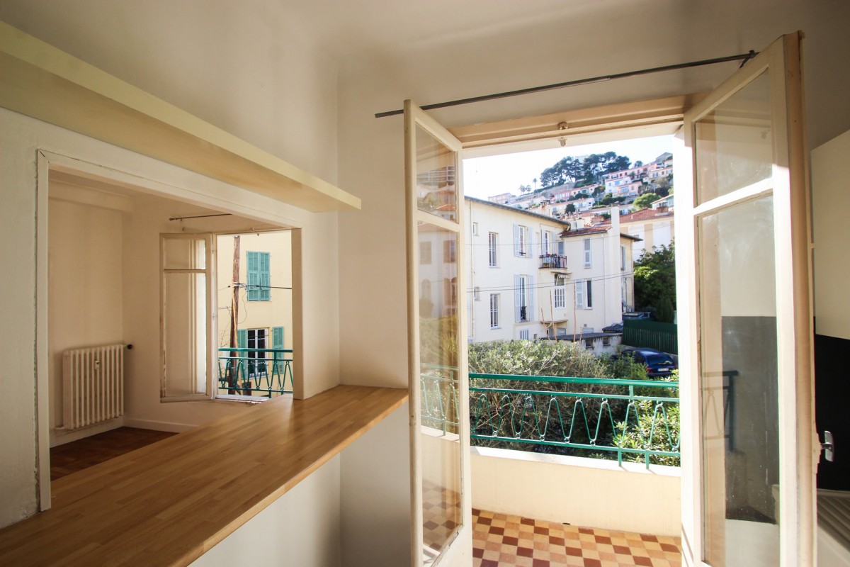 Mid to Long-Term rent apartment in Nice 510 EUR. Search landlords, facilitates for long-term home rental from agents in Nice Alpes Maritimes. Apartment 1 room 32m&#178; double pane windows, south oriented. Liveonriviera.com one of leading accommodation marketplaces for unfurnished and furnished long term rentals. This apartment in Nice is 4.3.2020, 1707030.