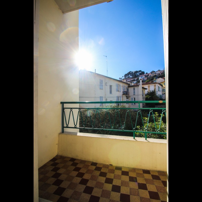 Mid to Long-Term rent apartment in Nice 510 EUR. Search landlords, facilitates for long-term home rental from agents in Nice Alpes Maritimes. Apartment 1 room 32m&#178; double pane windows, south oriented. Liveonriviera.com one of leading accommodation marketplaces for unfurnished and furnished long term rentals. This apartment in Nice is 4.3.2020, 1707030.