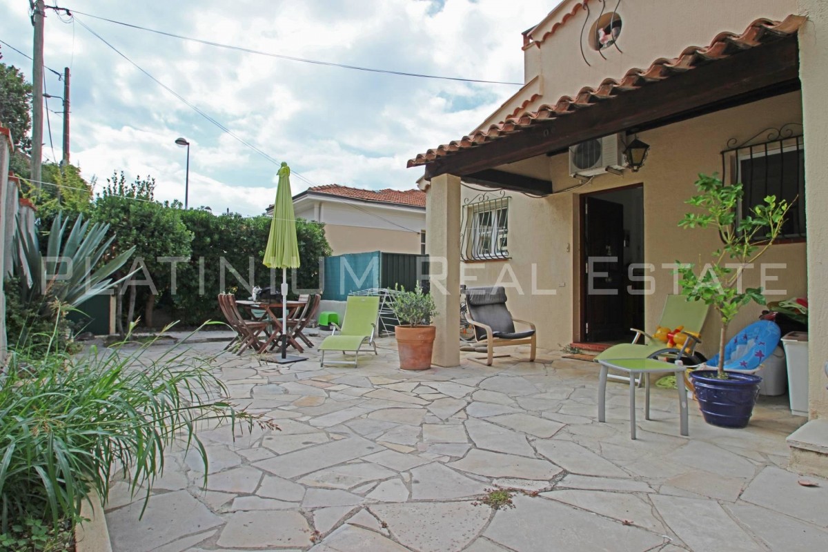 Mid to Long-Term rent apartment in Nice 1350 EUR. Search landlords, facilitates for long-term home rental from agents in Nice Alpes Maritimes. Apartment 2 bedrooms 73m&#178; 1 bathroom double pane windows, air conditioning, terrace, garden, east oriented, south oriented, sea views. Liveonriviera.com one of leading accommodation marketplaces for unfurnished and furnished long term rentals. This apartment in Nice is 4.3.2020, 1707050.