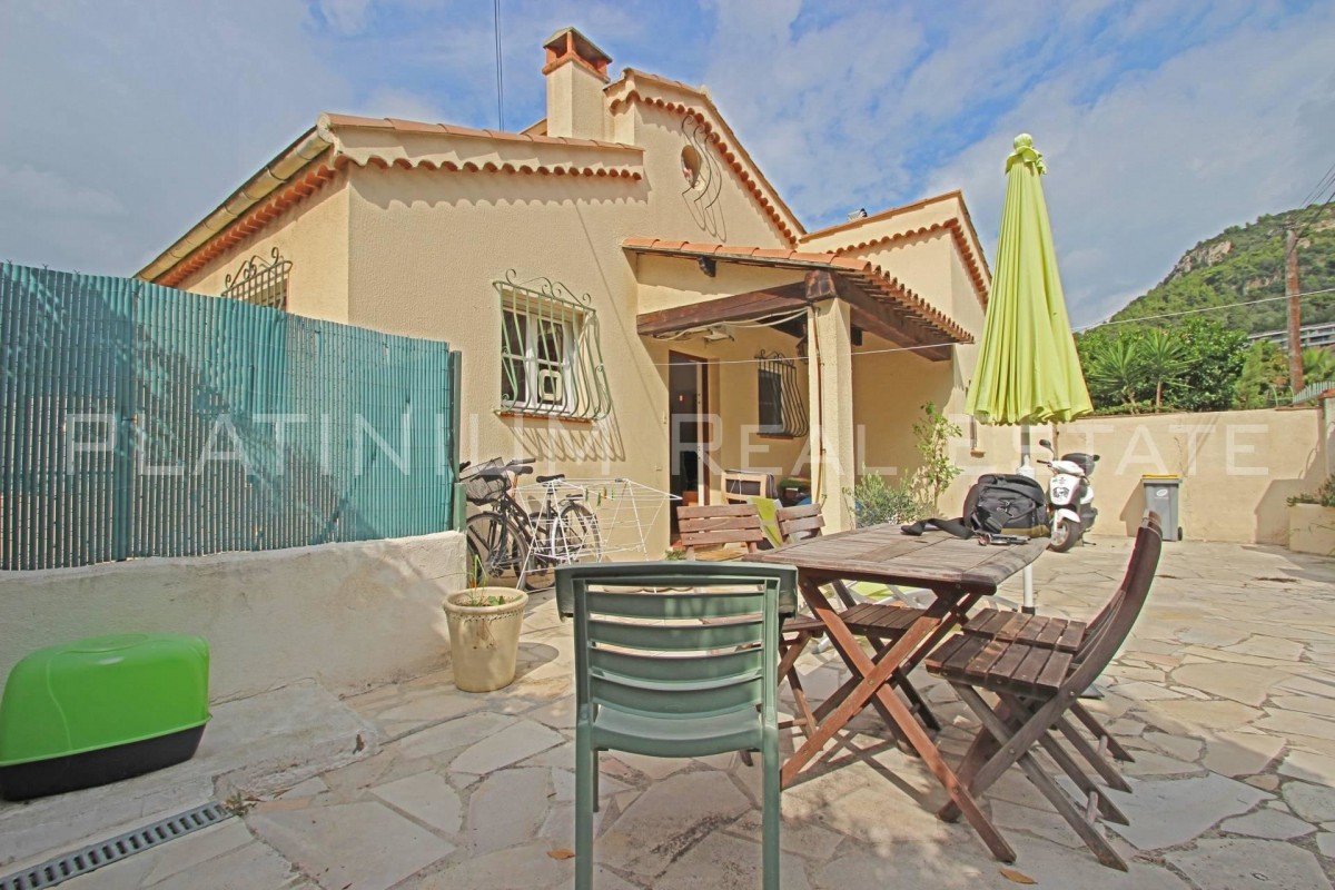 Mid to Long-Term rent apartment in Nice 1350 EUR. Search landlords, facilitates for long-term home rental from agents in Nice Alpes Maritimes. Apartment 2 bedrooms 73m&#178; 1 bathroom double pane windows, air conditioning, terrace, garden, east oriented, south oriented, sea views. Liveonriviera.com one of leading accommodation marketplaces for unfurnished and furnished long term rentals. This apartment in Nice is 4.3.2020, 1707050.