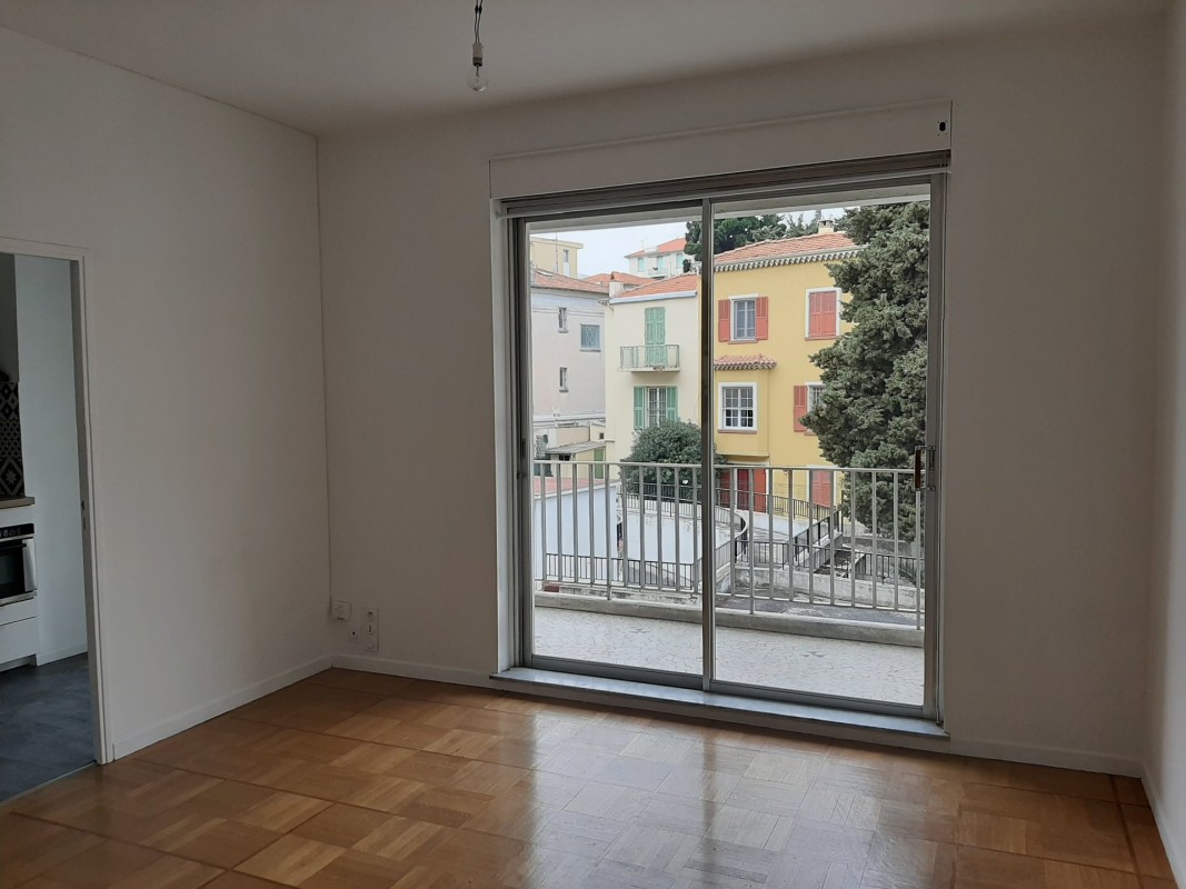 Uthyres lägenhet i Nice Frankrike Alpes Maritimes. Långtidsuthyrning möblerad eller omöblerad lägenhet. Uthyrning av en lägenhet i Nice 30m&#178;, Frankrike 560 EUR 4.3.2020, 1707160. Ledig lägenhet att hyra i andra hand i Nice.