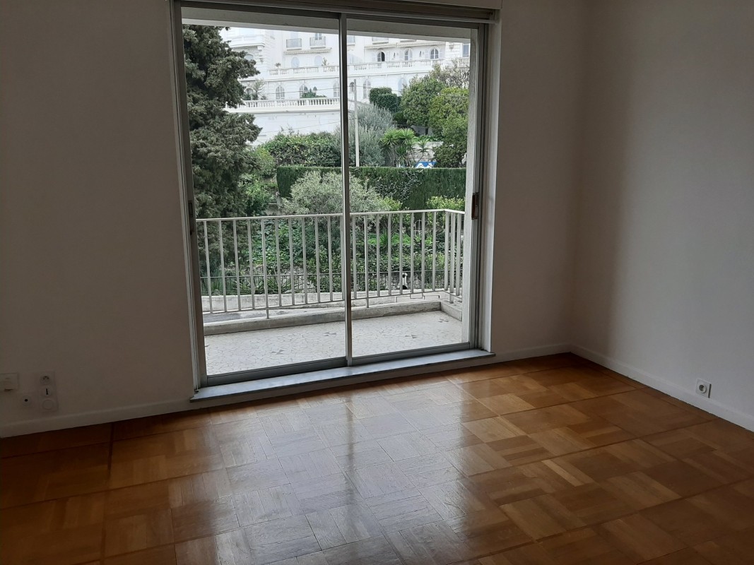 Uthyres lägenhet i Nice Frankrike Alpes Maritimes. Långtidsuthyrning möblerad eller omöblerad lägenhet. Uthyrning av en lägenhet i Nice 30m&#178;, Frankrike 560 EUR 4.3.2020, 1707160. Ledig lägenhet att hyra i andra hand i Nice.