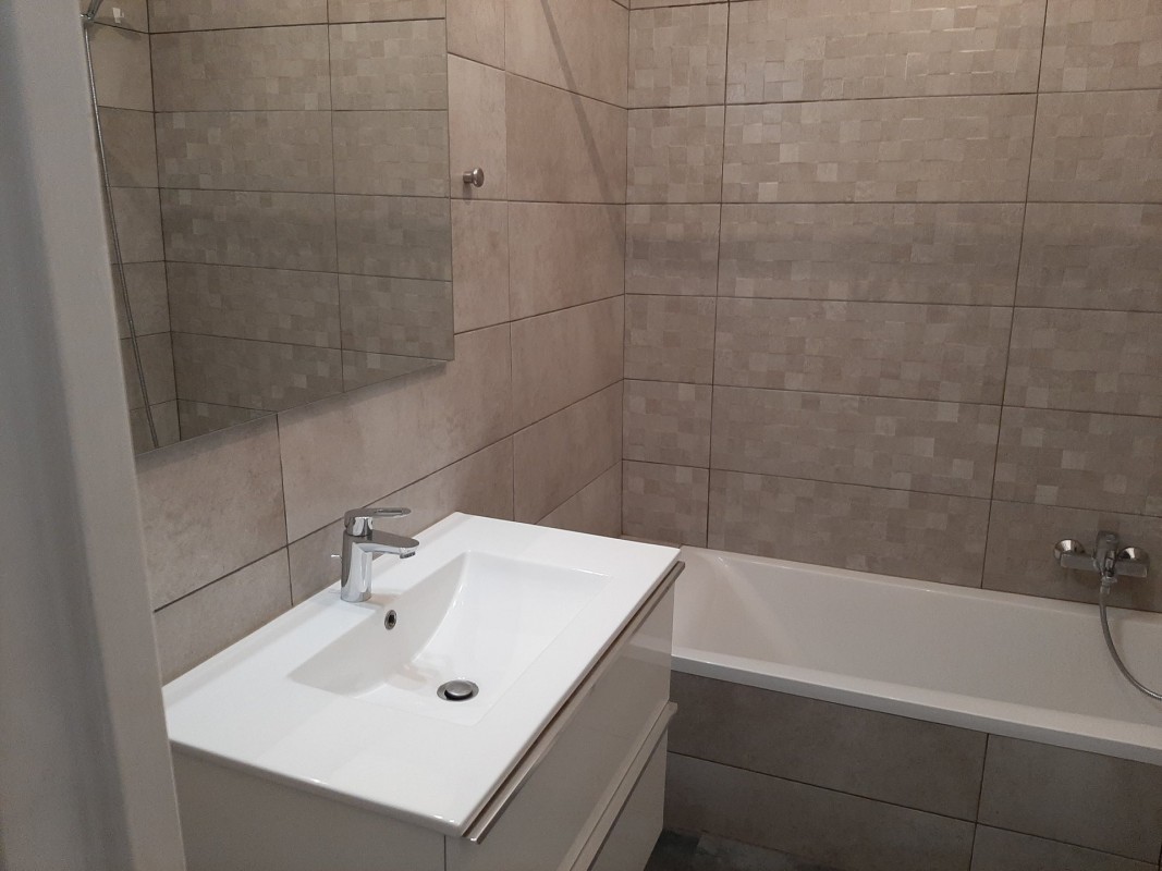 Uthyres lägenhet i Nice Frankrike Alpes Maritimes. Långtidsuthyrning möblerad eller omöblerad lägenhet. Uthyrning av en lägenhet i Nice 30m&#178;, Frankrike 560 EUR 4.3.2020, 1707160. Ledig lägenhet att hyra i andra hand i Nice.