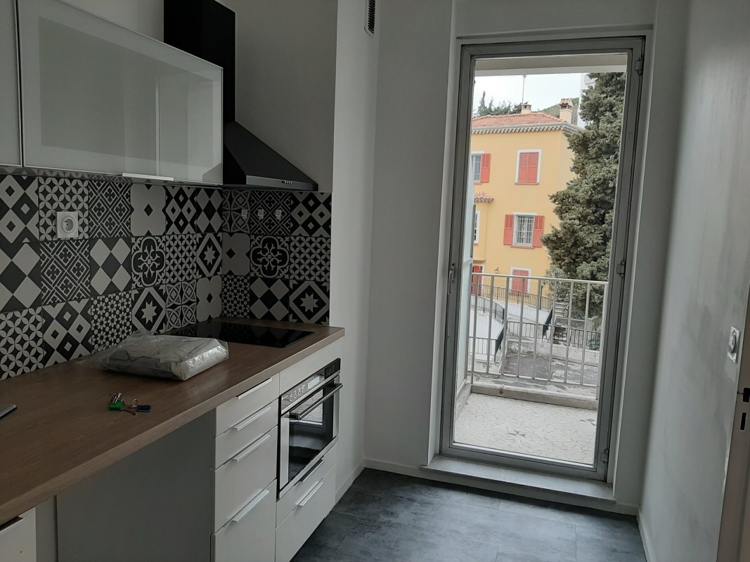 Uthyres lägenhet i Nice Frankrike Alpes Maritimes. Långtidsuthyrning möblerad eller omöblerad lägenhet. Uthyrning av en lägenhet i Nice 30m&#178;, Frankrike 560 EUR 4.3.2020, 1707160. Ledig lägenhet att hyra i andra hand i Nice.
