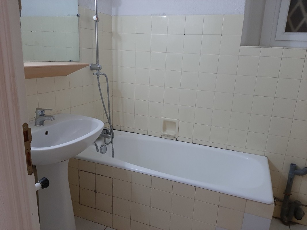 Uthyres lägenhet i Nice Frankrike Alpes Maritimes. Långtidsuthyrning möblerad eller omöblerad lägenhet. Uthyrning av en lägenhet i Nice 58m&#178; 1 badrum, Frankrike 710 EUR 4.3.2020, 1707161. Ledig lägenhet att hyra i andra hand i Nice.