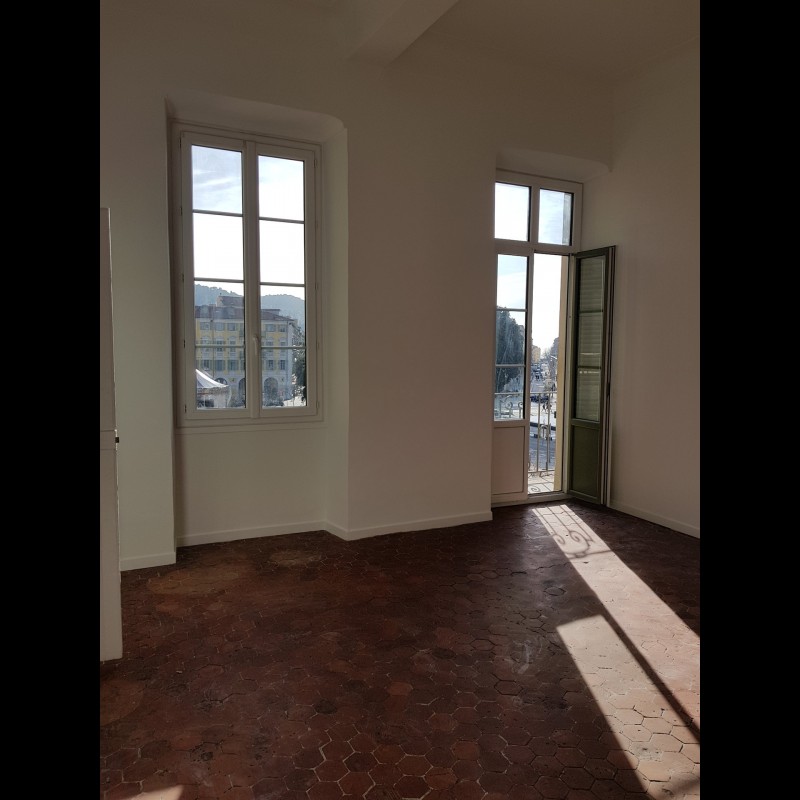 Locations meublées en longue durée et locations au mois à Nice Alpes-Maritimes Appartement 4 pièces 84m² 1 Salle de bains orientation ouest à louer à Nice Alpes-Maritimes. France. Location au mois à Nice France 1400 EUR 4.3.2020, 1707163