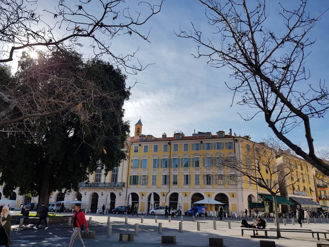 Locations meublées en longue durée et locations au mois à Nice Alpes-Maritimes Appartement 4 pièces 84m² 1 Salle de bains orientation ouest à louer à Nice Alpes-Maritimes. France. Location au mois à Nice France 1400 EUR 4.3.2020, 1707163