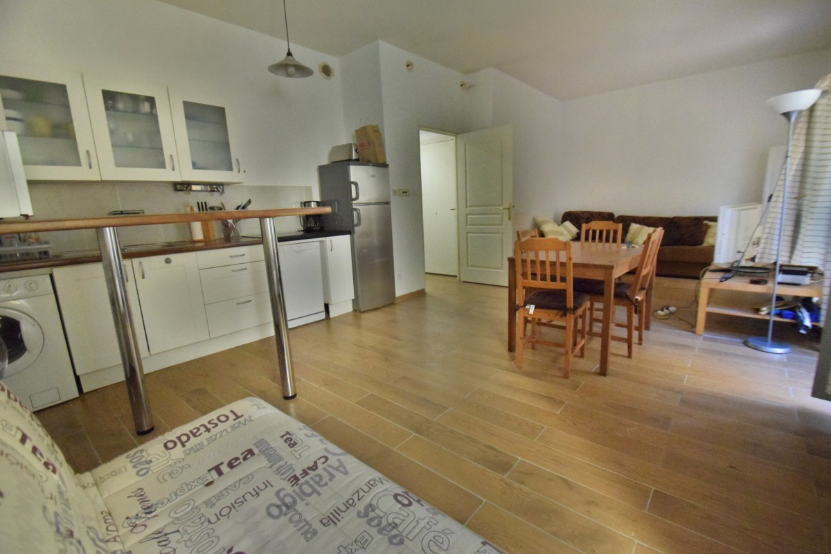 Antibes'de 53m² kiralık 1+1 eşyalı, teras, güney yönünde daire - Yurt dışında yaşama planlarınızı hayata geçirin. Antibes'de - Fransa'da'da sizin için en uygun emlak ilanlarını buradan bulabilirsiniz. 890 EUR 4.3.2020, 1707278