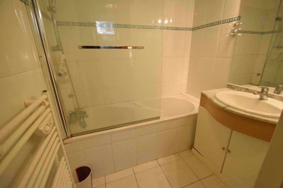 Antibes'de 53m² kiralık 1+1 eşyalı, teras, güney yönünde daire - Yurt dışında yaşama planlarınızı hayata geçirin. Antibes'de - Fransa'da'da sizin için en uygun emlak ilanlarını buradan bulabilirsiniz. 890 EUR 4.3.2020, 1707278